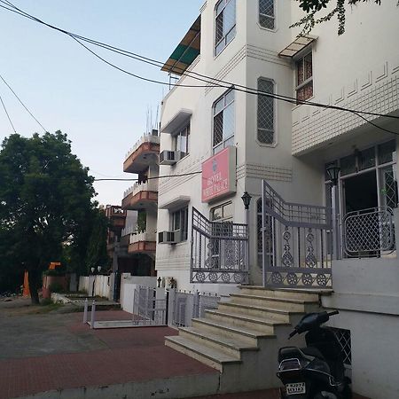 Hotel White Palace อุเดเปอร์ ภายนอก รูปภาพ